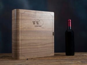 Ξύλινο ξαπλωτό κουτί 3πλης φιάλης τύπος βιβλίου Κωδ.1403