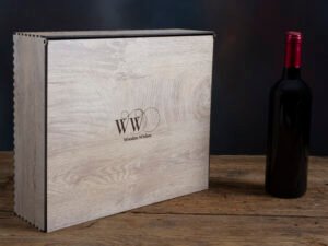 Ξύλινο κουτί 3πλής φιάλης με ανοιγόμενο καπάκι Κωδ. 1503