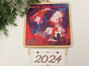 ΕΓΧΡΩΜΟ ΞΥΛΙΝΟ ΗΜΕΡΟΛΟΓΙΟ ΜΕ ΑΘΛΗΤΙΚΟ ΥΦΟΣ