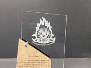 ΠΛΑΚΕΤΑ ΑΚΑΝΟΝΙΣΤΗ