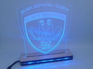 ΦΩΤΙΖΟΜΕΝΗ ΠΛΑΚΕΤΑ ΜΕ ΞΥΛΙΝΗ ΒΑΣΗ