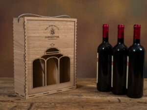 Ξύλινο ξαπλωτό κουτί 3πλης φιάλης με συρταρωτό καπάκι. Κωδ.1803